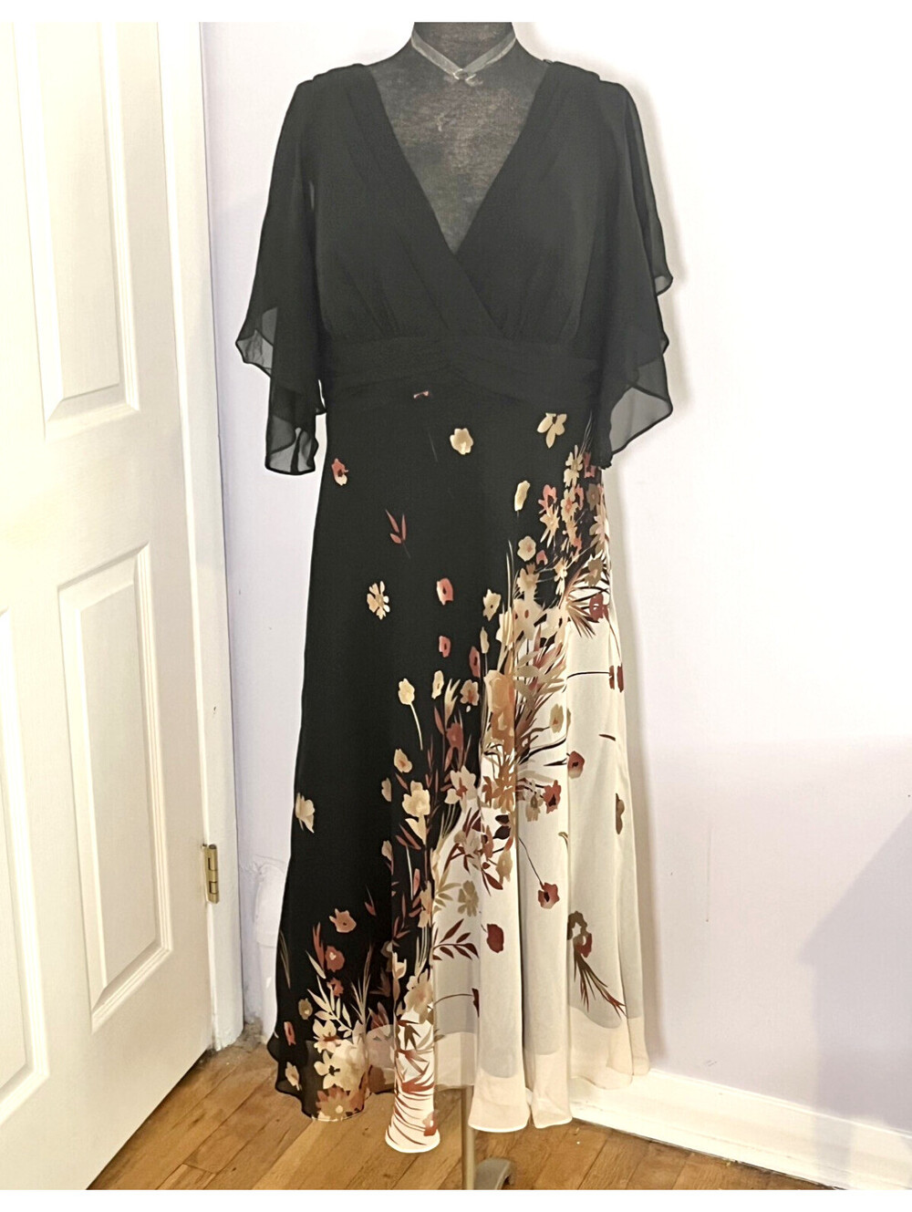 Adrianna Papell 100% Silk Black Beige Floral Flutter Sleeve Cocktail Dress Sz 12